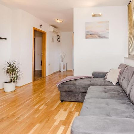 Apartment Roko - Up To 4 People With Free Parking Задар Екстер'єр фото
