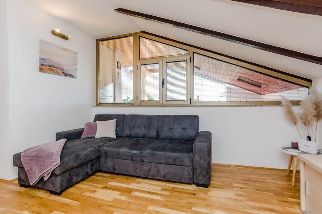 Apartment Roko - Up To 4 People With Free Parking Задар Екстер'єр фото